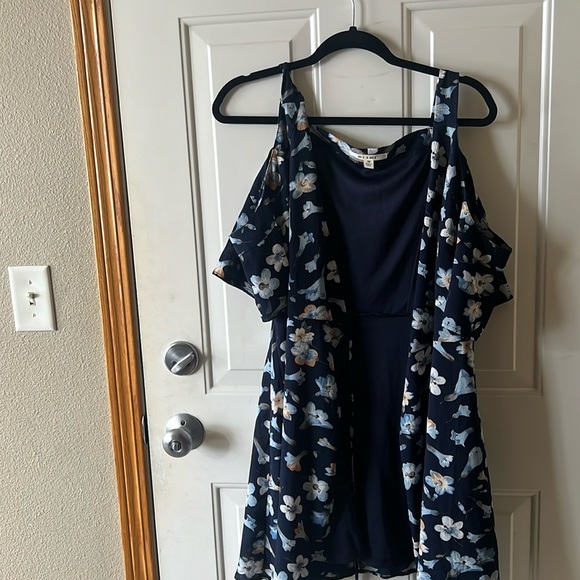 Miami Wrap Dress - Picture 2 of 5